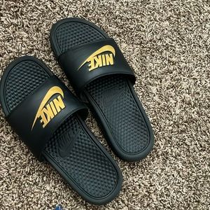 Nike slides men’s sz. 10